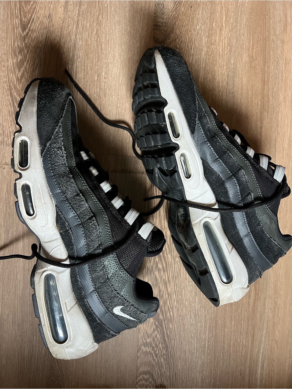 Nike Men’s Black and White Air Max 95 shoes size 10.5 retro